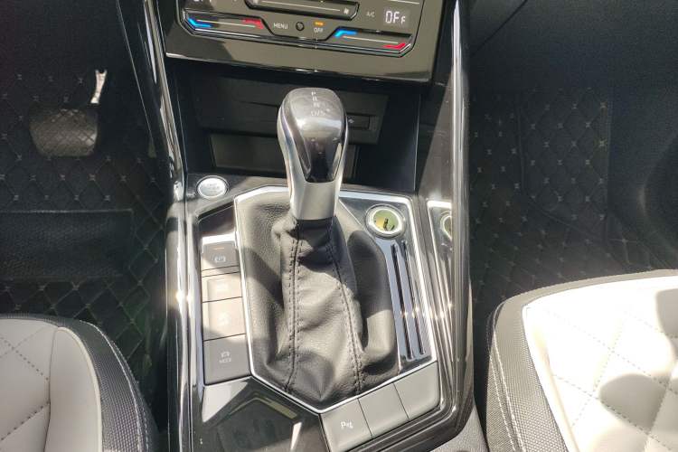 Used Volkswagen Tayron 2023 300TSI Two-Wheel-Drive Luxury Plus Advanced Edition Gear Lever