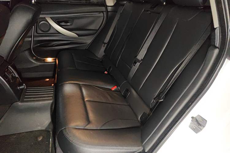 Used BMW 3 Series GT 2013 320i Leading Model
