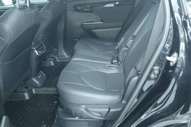 Used Toyota Highlander 2026 Model 2.5L Intelligent Electric Hybrid Dual-Engine Two-Wheel-Drive Elite Edition 5-seater Left Rear Seat