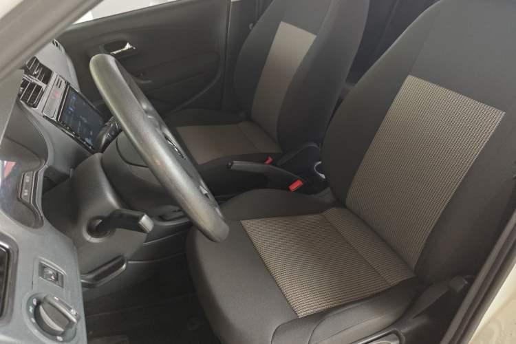 Used Volkswagen Polo 2016 1.4L Manual Fashion Model