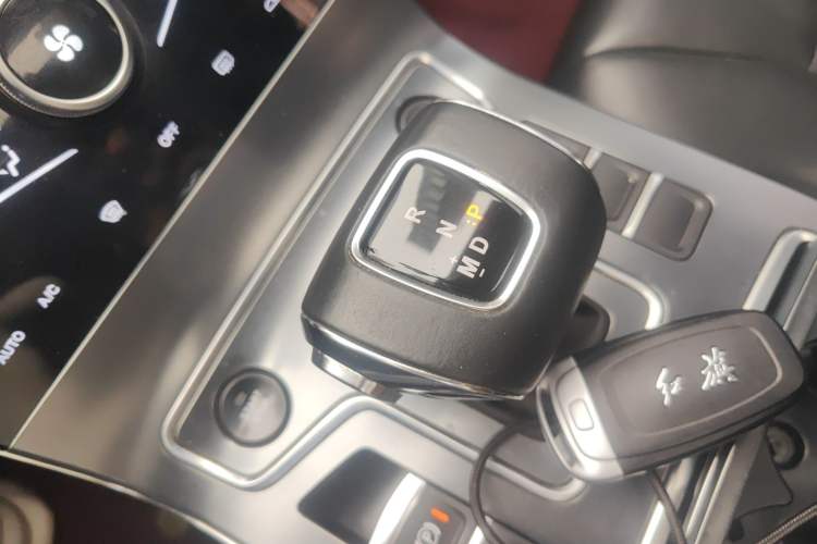 Used Hongqi H5 2022 Classic Model Facelift 1.5T DCT Qiyun Edition Gear Lever