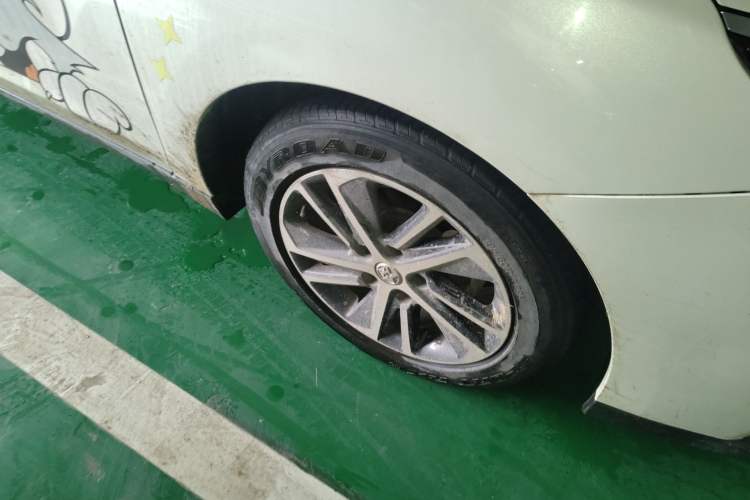 Used Venucia D60 2019 100 000 Glory 1.6L XL Manual Chenku Edition China VI Right Front Wheel Hub