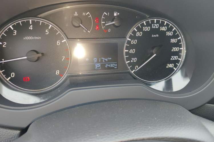 Used Nissan Tiida 2016 1.6L CVT Cool Dynamic Edition Odometer Close Up