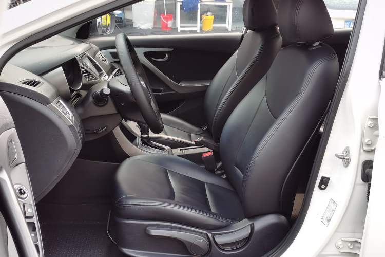 Used Hyundai Elantra (5th Generation / Langdong) 2015 1.6L Automatic Fashion Model