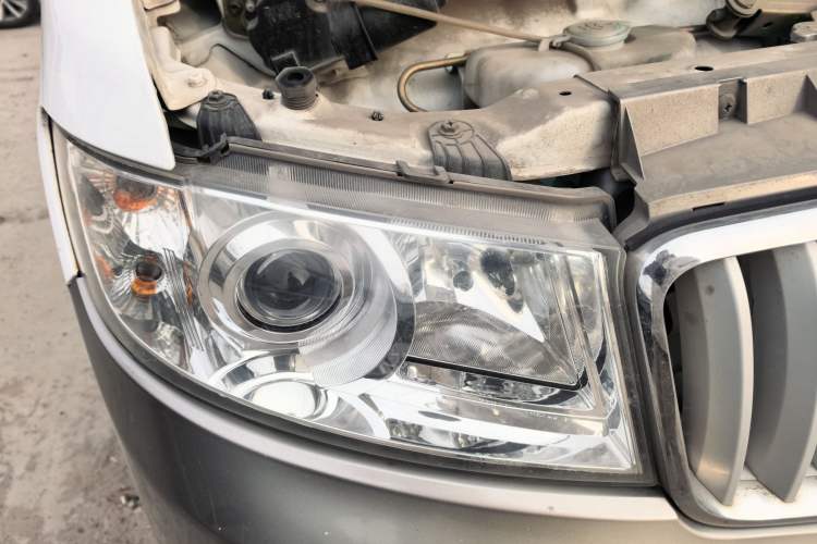 Used Jinbei New Hiace X30L 2016 1.3L Business Edition Van DLCG12 Right Front Headlight