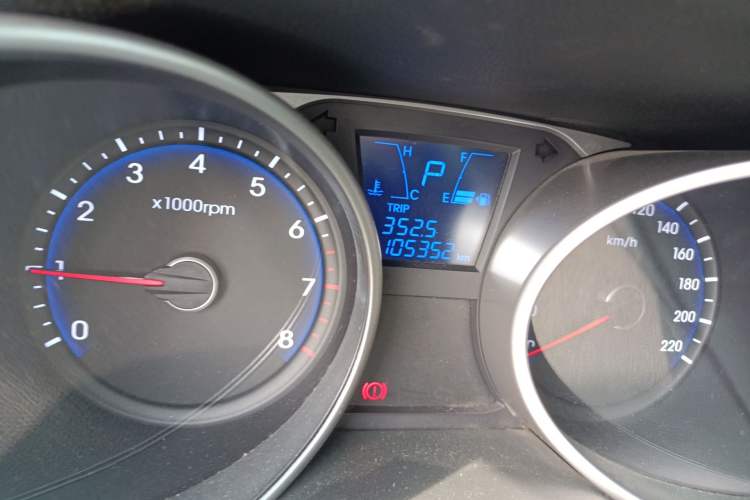 Used Hyundai ix35 2013 2.0L Automatic Two-Wheel Drive Smart GLS China IV Standard Odometer Close Up