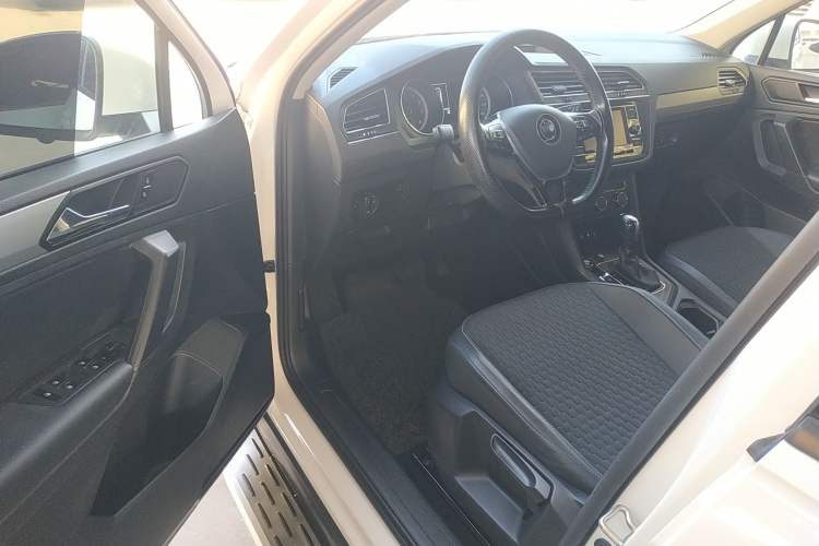 Used Volkswagen Tiguan L 2021 280TSI Automatic Two-Wheel Drive Comfort Edition – Low-Trim Version
