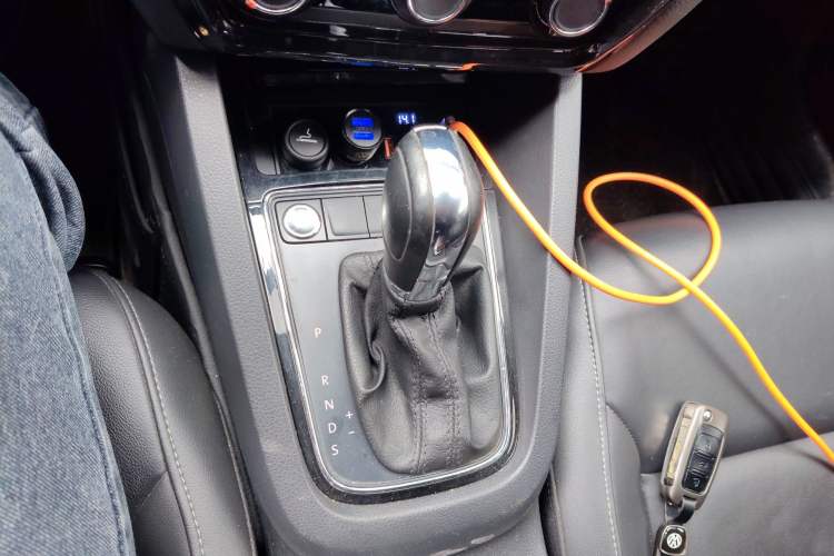 Used Volkswagen Sagitar 2017 1.6L Automatic Comfort Model Gear Lever