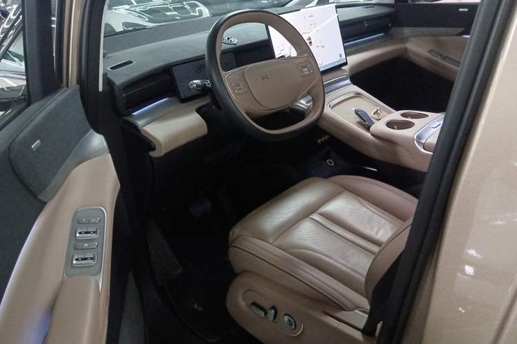 Used XPeng X9 2024 702 Ultra-Long Range Pro
