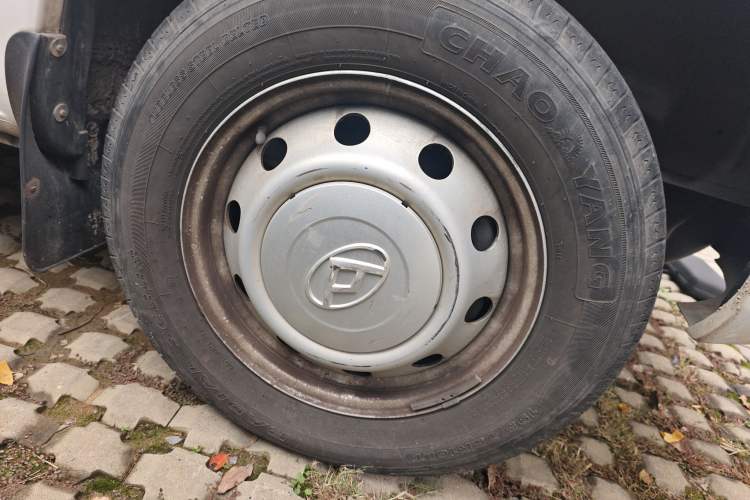 Used SAIC MAXUS Xintu V80 2021 2.0T Manual Classic City Delivery King Short Wheelbase Mid-Roof Design 3 Seats
