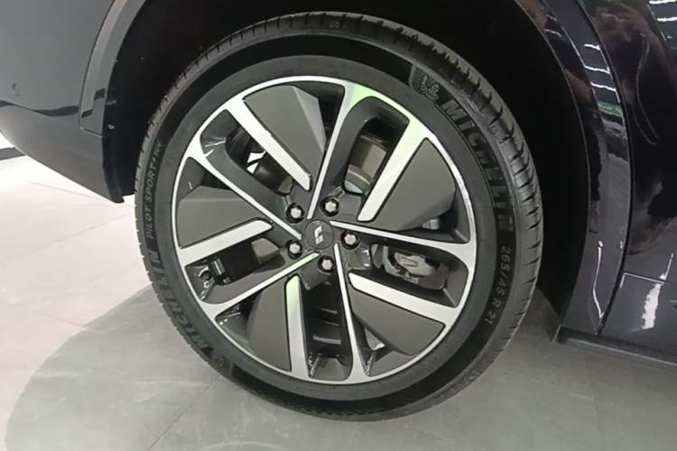 Used Li Auto L8 2024 Pro Model
