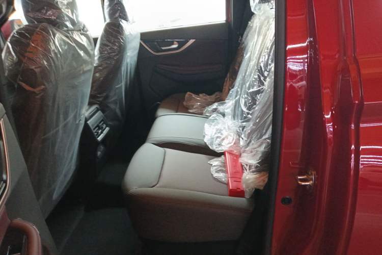 Used Sinotruk BOLDEN 2024 Passenger Version 2.0T Automatic Diesel 4x4 Standard Wheelbase Luxury Edition