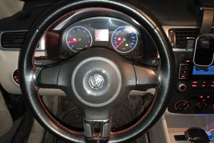 Used Volkswagen Bora 2012 1.6L Automatic Fashion Value Edition Steering Wheel