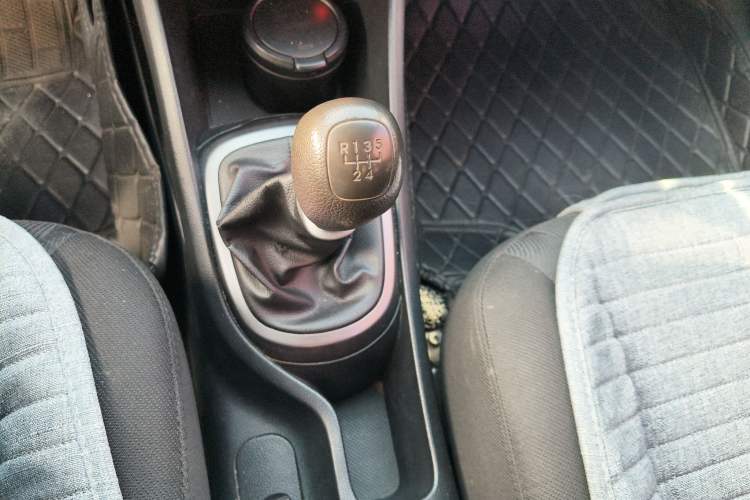 Used Kia K2 2012 Sedan 1.4L MT GLS Commemorative Edition
