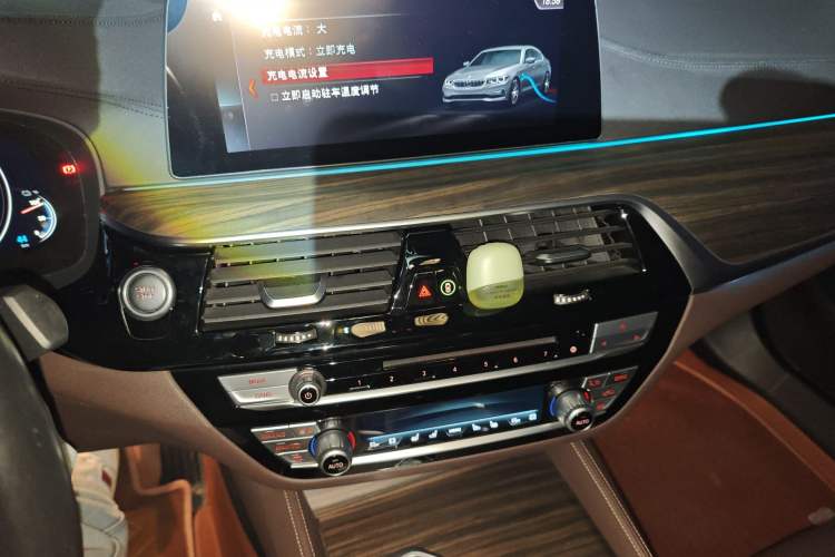 Used BMW 5 Series New Energy 2019 530Le Luxury Package Audio And AC Panel