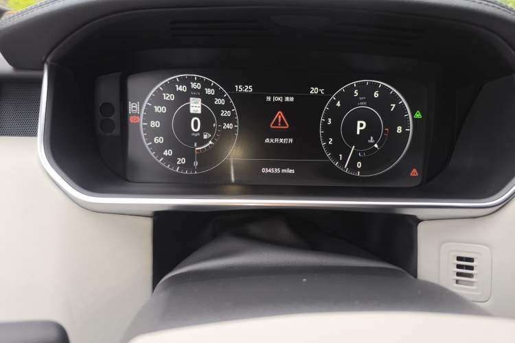 Used Land Rover Range 2017 3.0 SC V6 Vogue Odometer Close Up