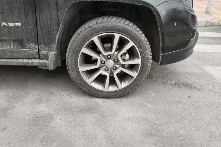 Used Jeep Compass 2012 2.4L four-wheel drive luxury navigation version