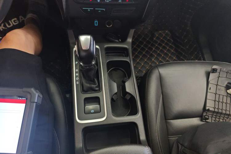 Used Ford Kuga 2019 EcoBoost 180 Two-Wheel-Drive Titanium Plus Model China VI Standard Gear Lever