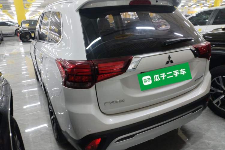 Used Mitsubishi Outlander 2019 2.4L 4x4 Zhi Xiang Edition 5 Seats China V Emission Standard Exterior 2