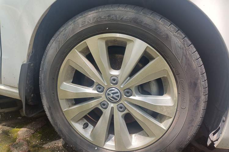 Used Volkswagen Golf Sportsvan 2018 230TSI Automatic Trend Edition Right Front Wheel Hub
