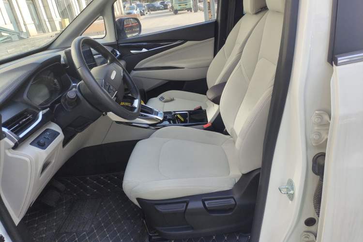 Used SAIC MAXUS Dajia 5 2022 430 km Elite Version 7-Seater
