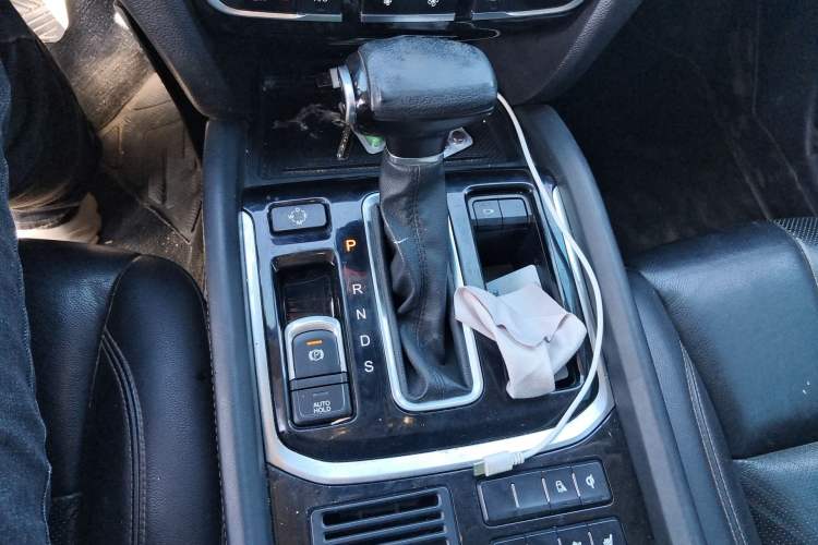 Used GAC Trumpchi GS8 2017 320T Two-Wheel Drive Luxury Smart Connectivity Version (7 Seats) Gear Lever