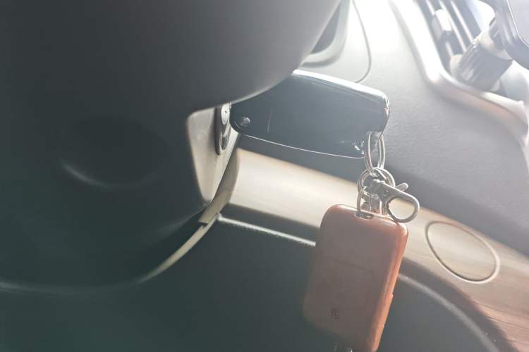 Used FORTHING Lingzhi PLUS 2021 2.0L Manual Luxury 7-Seater Vehicle Key