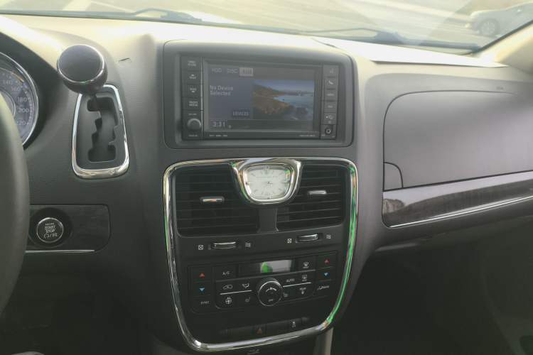 Used Chrysler Grand Voyager 2013 3.6L Luxury Edition