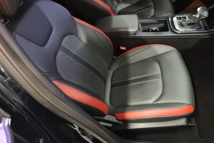 Used Dongfeng Aeolus Yixuan 2020 230T Automatic Glare-Proof Dark Knight Edition Right Front Seat