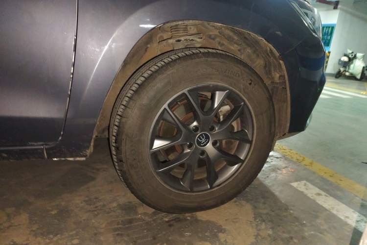 Used BYD Song 2021 Classic Edition 1.5T Automatic Elite Model Right Front Wheel Hub