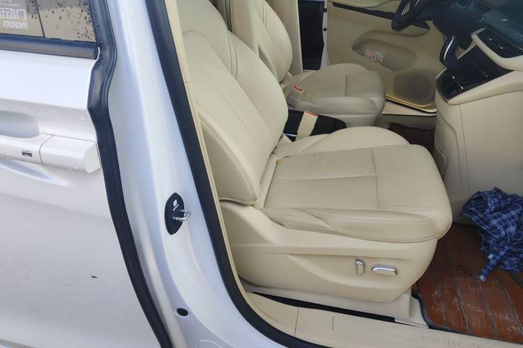 Used Buick GL8 2023 ES Lu Zun Deluxe Model
