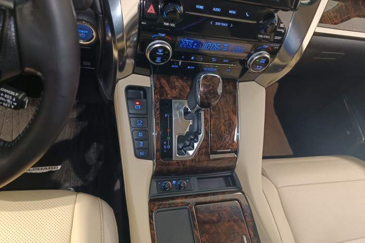 Used Toyota Alphard 2019 Dual-Engine 2.5L Luxury Edition
