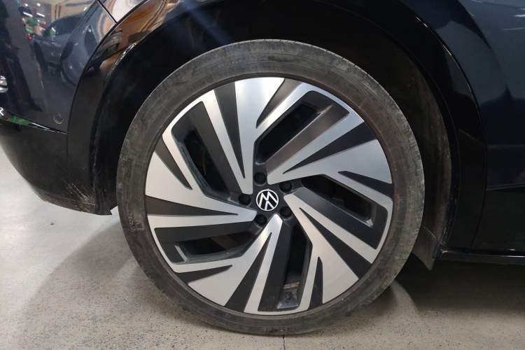 Used Volkswagen ID.4 CROZZ 2022 High-Performance PRIME Edition Right Rear Wheel Hub