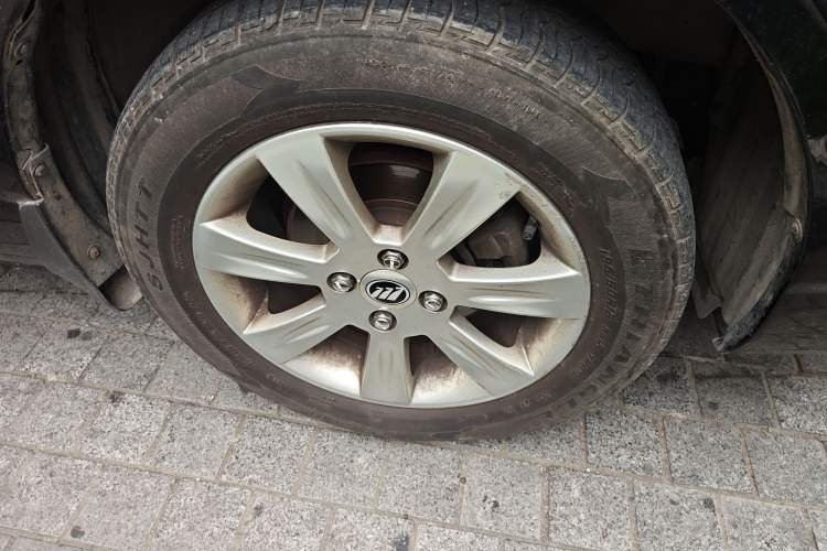 Used Lifan Auto 620 2010 Platinum Edition 1.5L Manual Premium Model Right Front Wheel Hub