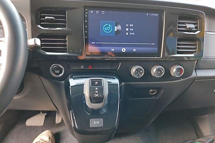 Used JMC Fushun 2025 2.0T 8AT Diesel Short-Wheelbase Mid-Top Commercial Multi-Purpose Passenger Vehicle with 5/6 Seats
