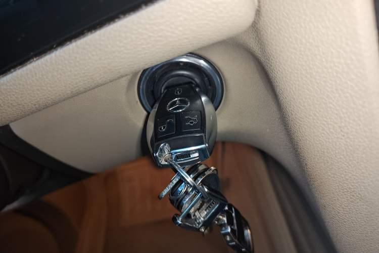 Used Mercedes-Benz R-Class 2017 R 320 4MATIC Business Edition Prestige Model
