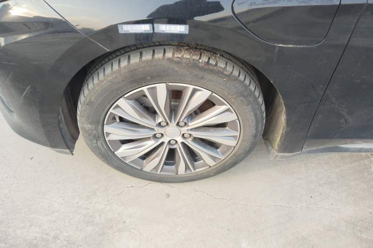 Used Hongqi E-QM5 2022 431 km Charge & Enjoy Edition
