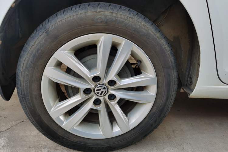 Used Volkswagen Santana 2016 1.6L Manual Comfort Edition
