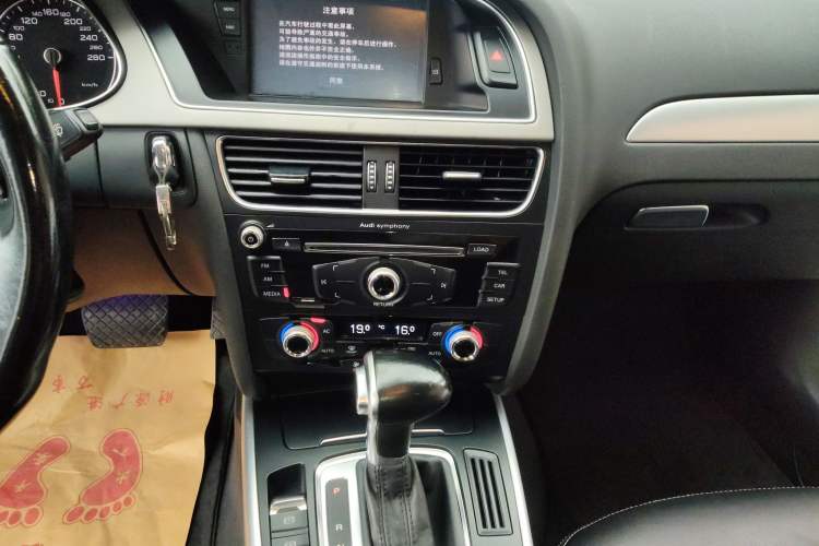 Used Audi A4L 2015 35 TFSI Automatic Standard Model Audio And AC Panel