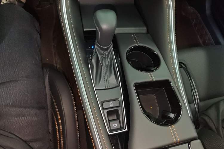 Used Toyota Avalon 2024 Dual-Motor 2.0L Luxury Edition