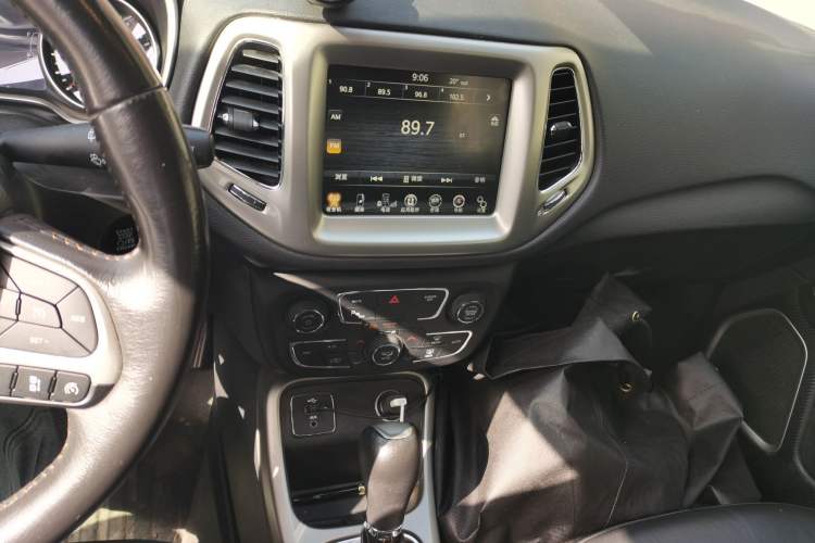 Used Jeep Compass 2017 200T Automatic Family Edition Audio And AC Panel