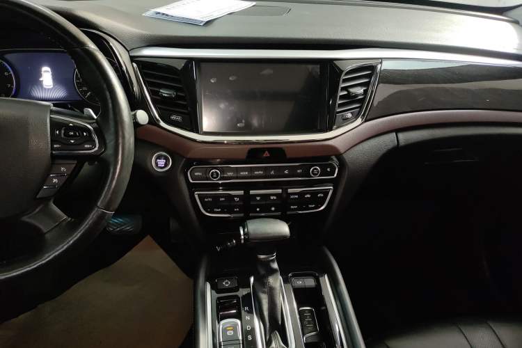 Used GAC Trumpchi GS8 2017 320T Two-Wheel Drive Luxury Smart Connectivity Version (7 Seats)