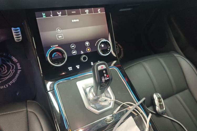 Used Land Rover Range Evoque 2020 249 PS R-DYNAMIC SE Sport Technology Edition Gear Lever