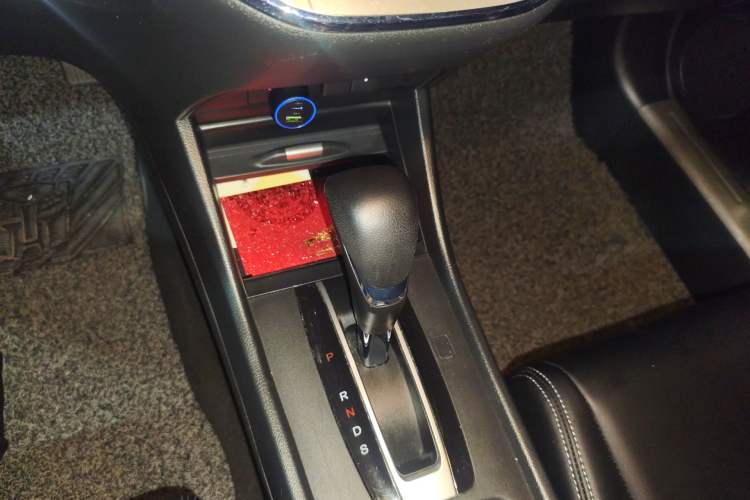 Used Honda Jade 2014 1.8L Automatic Comfort Elite Version 5 Seats Gear Lever