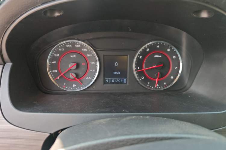 Used SAIC MAXUS G10 2021 2.0T Automatic Elite Edition Gasoline 7-Seater Odometer Close Up