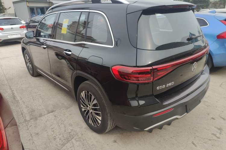 Used Mercedes-Benz EQB 2025 EQB 260 Exterior 2