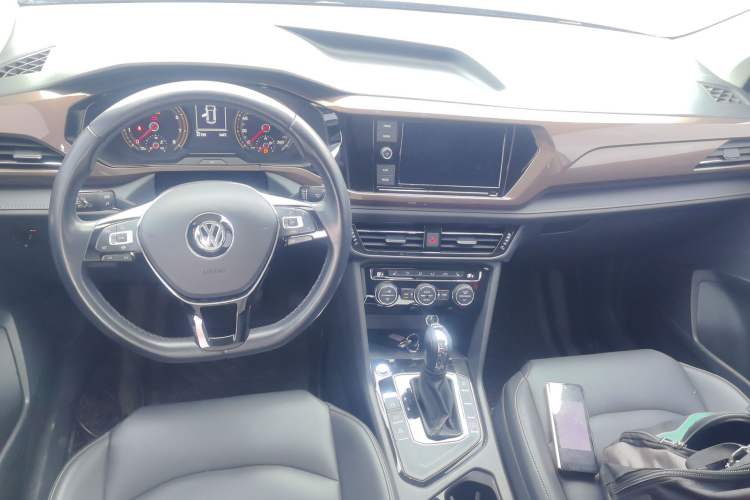 Used Volkswagen Tharu 2019 280TSI Two-Wheel Drive Luxury Version China VI Standard Center Console