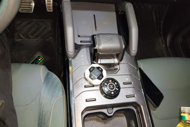 Used JETOUR Traveler 2023 2.0T All-Wheel-Drive CrossPRO Gear Lever