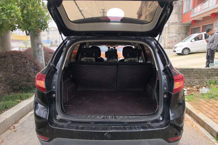 Used Land X5 2016 Plus 1.5T Manual Adventure Edition Trunk