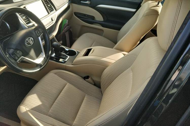 Used Toyota Highlander 2018 2.0T Two-Wheel Drive Elite Edition 5 Seats Emission Standard China V
